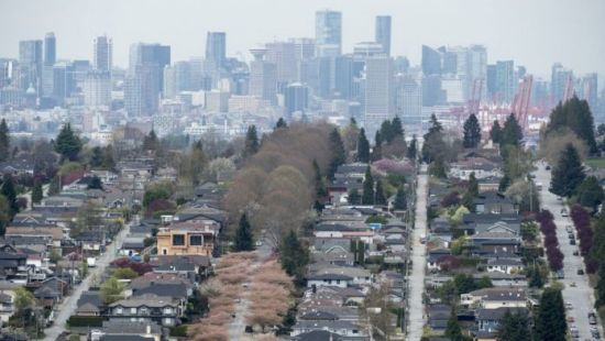 年收入多少才能在温哥华和多伦多买房？
