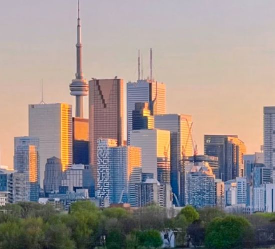 如果在市场高点买入如今遇到房价崩跌，房主该怎么办？