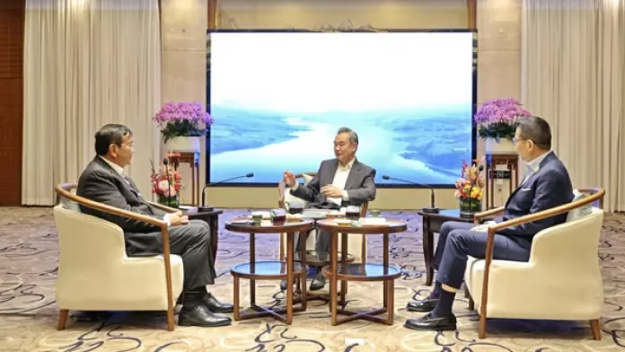 中柬泰三国外长在云南茶叙 王毅：冤家宜解不宜结