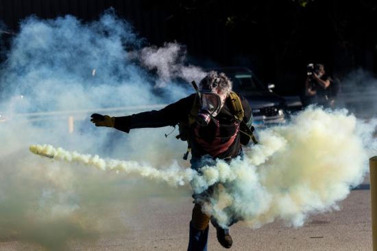 美国：移民与海关执法局外的对峙冲突现场