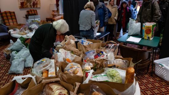 美国政府停摆进入第二个月 4200万美国人面临无钱买食物