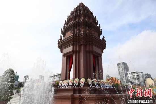 庆祝独立70周年 柬埔寨首相称正致力建设强盛繁荣国家