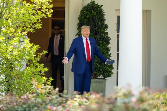 美媒：沙特国防大臣密会特朗普　美伊会谈要重启？