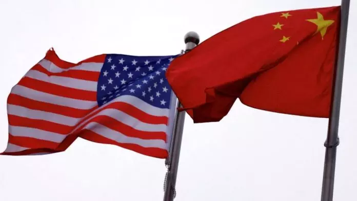 美国外交人员隐瞒与中国女子恋情遭解雇 外交部：反对搞意识形态划线