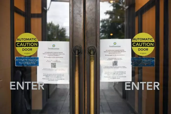 美国政府停摆2星期 贝森特：开始影响国家经济