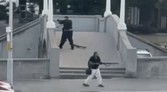 邦迪海滩枪击：被击毙枪手来自印度 上月疑偕子赴菲接受武装训练