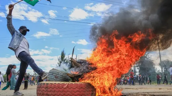 伊波拉恐慌｜肯亚民众抗议美国在军事基地设隔离中心 2人中枪亡