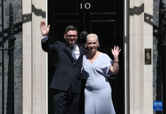 伯纳姆就任英国首相
