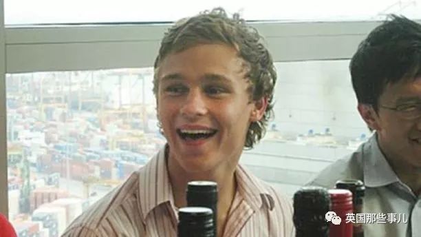 酒后打赌吃了条鼻涕虫 少年的命运彻底变了