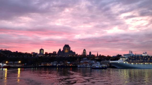 守着历史长河却要拷贝加国四百年的城市