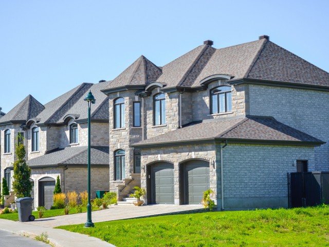 华人区独立屋均价猛跌 万锦跌32万烈市跌35万！