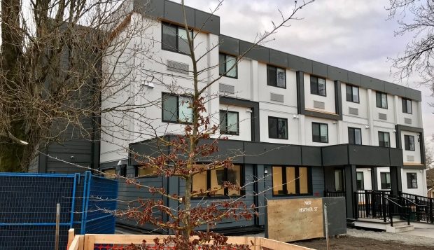 BC省继续为无家可归者建造住房，但选址遇到抵制