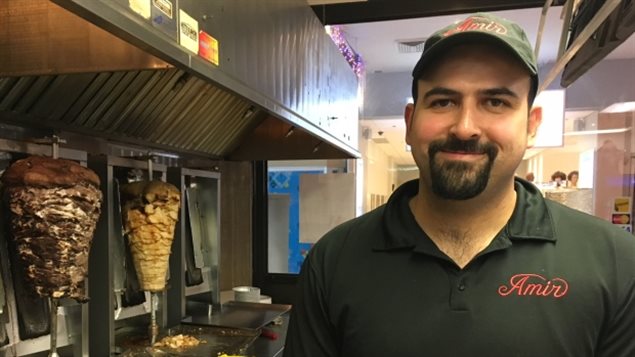 蒙特利尔一餐馆老板为无家可归者免费提供食物