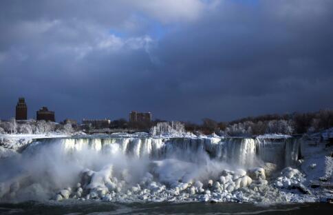 美国面临"炸弹气旋"袭击 多地宣布进入紧急状态(图)