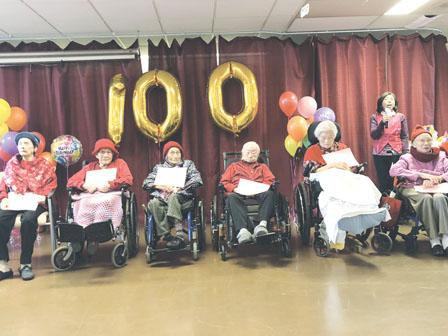 加拿大养老院为9名百岁华裔庆生 最高龄107岁