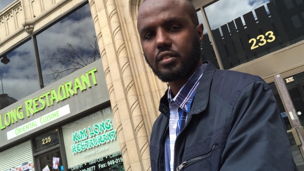 徒步越境加拿大的一难民申请者因犯罪记录被遣返回索马里