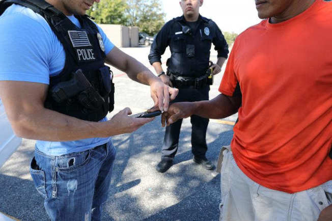 国会通过私人法案也帮不了 他住美39年遭遣返