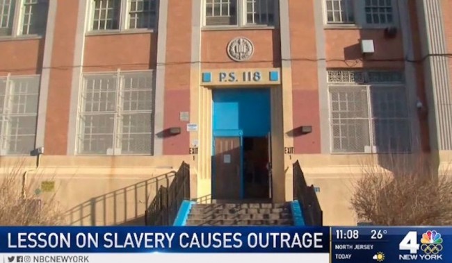 白人老师踩非裔学生示范“奴隶课”引公愤