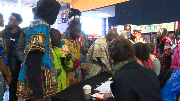 卡尔加里慈善筹款，让数百名黑人孩子看电影 “黑豹”