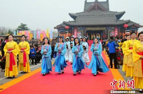 逾万名海内外移民后裔齐聚山西洪洞大槐树祭祖
