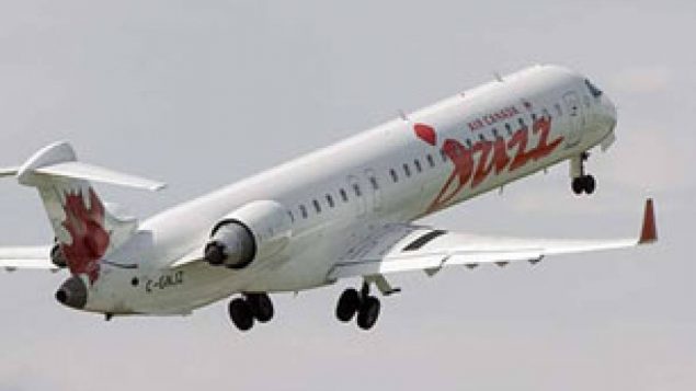 加航小题大作，乘客一句抱怨话竟致中途改道，还被赶下飞机