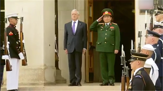 美国航母越战后首次访问越南 或激怒中国