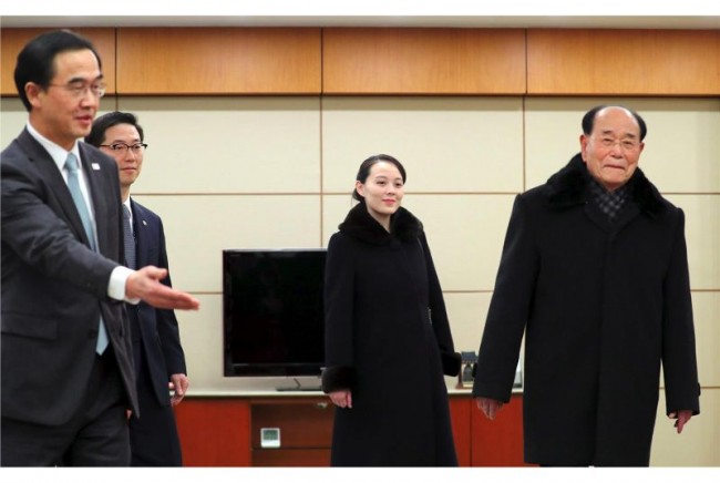 机场贵宾室政治 90岁金永南让座29岁金与正