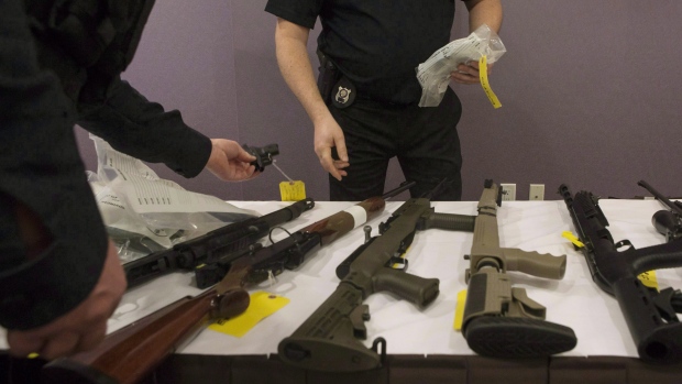 联邦政府召开讨论枪支和黑帮暴力问题的全国会议