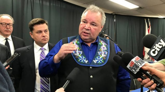 不给我钱就告你：曼尼托巴原住民团体威胁要告省府