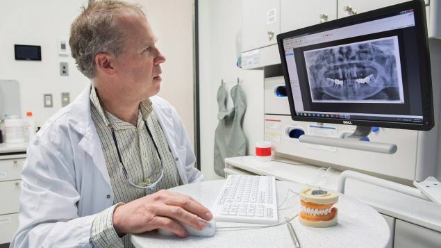 加拿大看牙医太贵，一些患者另找途径