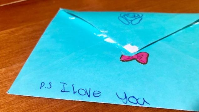 一封没有邮票、地址不全的信横跨加拿大：暖心的无名邮递员