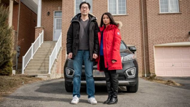 年轻夫妇买新车上当，爆商家价格猫腻