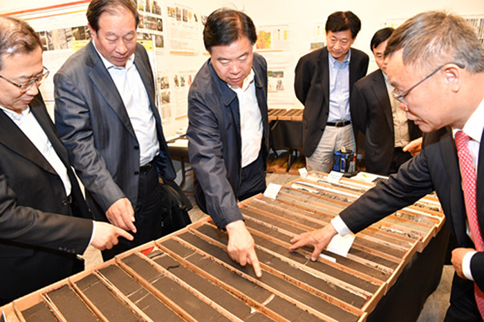 中石油董事长在卡尔加里考察