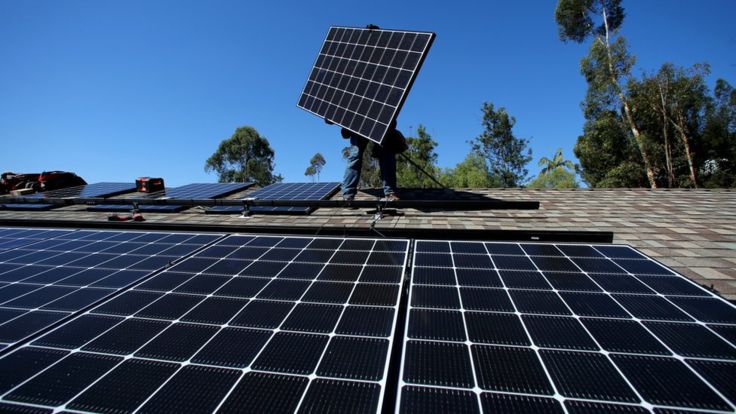 美国今年一月向中国制造的光伏产品加征关税，但因为中国对光伏产品的需求下跌，令相关产品在美国国内零售价不升反跌。