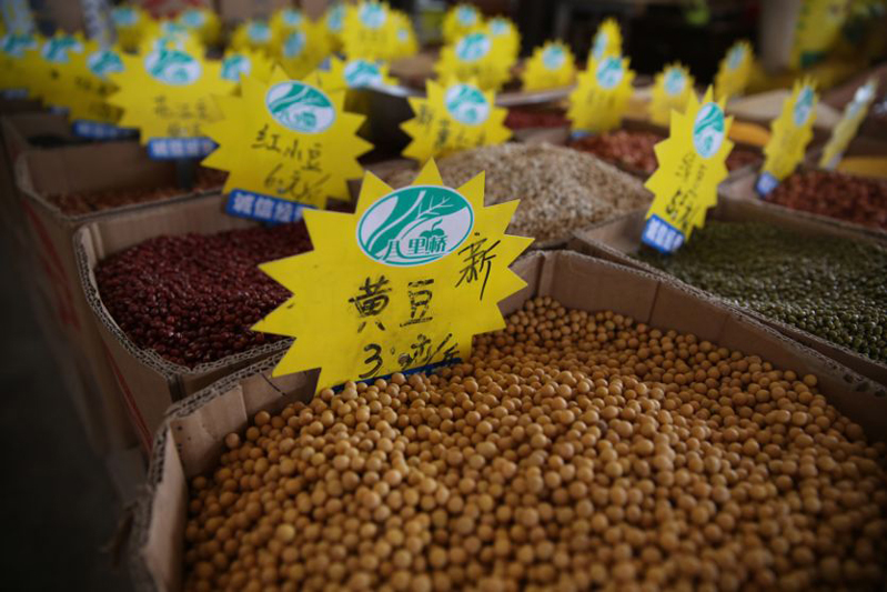 贸易战如何影响中国人的餐桌、学费和房产