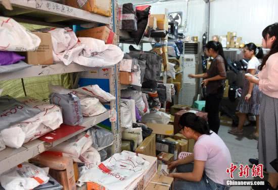 中国成世界第一快递大国 年快递量逾400亿件