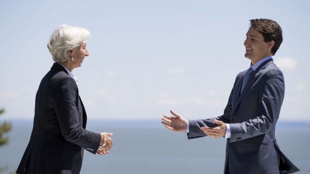 照片也许可以留下，太贵的就得充公：加拿大总理所收的礼物