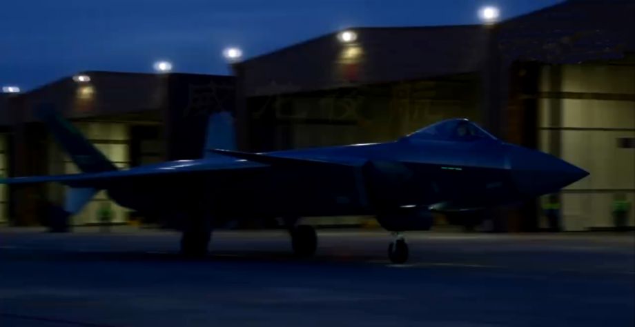 美媒称中国歼-20隐身战机已换装国产发动机试飞