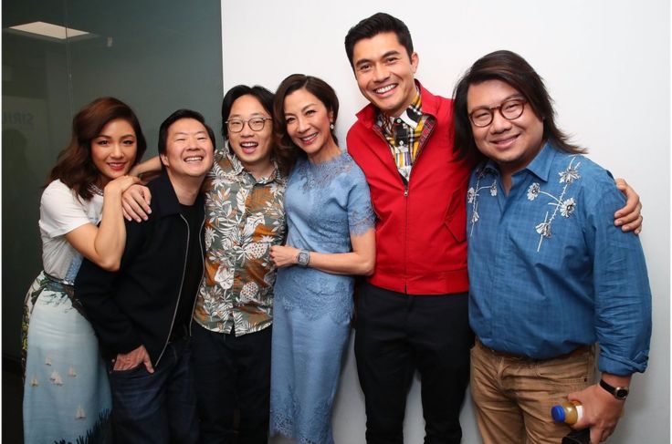 《疯狂亚洲富豪》影评：炫富与自嘲的双重变奏曲