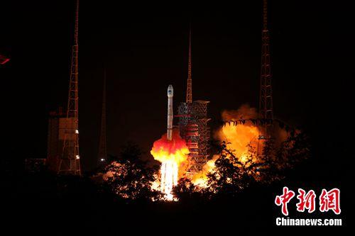 中国“一箭双星”成功发射两颗北斗导航卫星 首装搜救设备