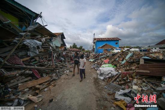 印尼地震海啸死亡人数增至2010人 中国首批援助物资运抵