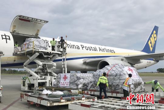 中国政府人道主义援助物资抵达印尼
