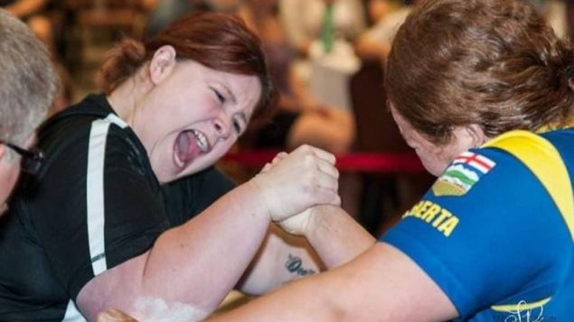 手劲儿大，心劲儿更大：安省大力女神出征扳手腕世锦赛