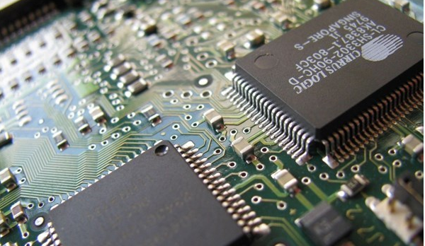 在半导体贸易领域，美国对华一直保持着顺差