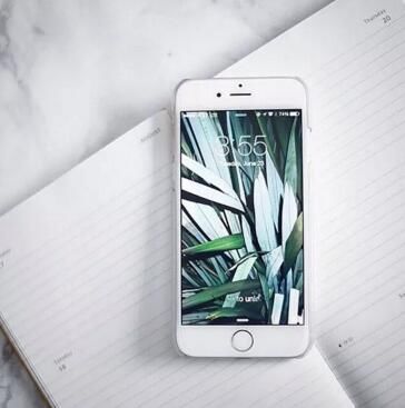 手机这样充电，比定时炸弹还危险，而你每天都在做!