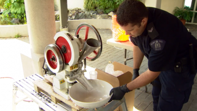 警方要求严控药片成型机以对付毒品泛滥问题