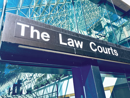 楼盘展销中心跌下平台受伤 华人经纪找错对象索偿驳回