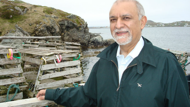 在加东岛上行医多年的移民医生被任命为参议员