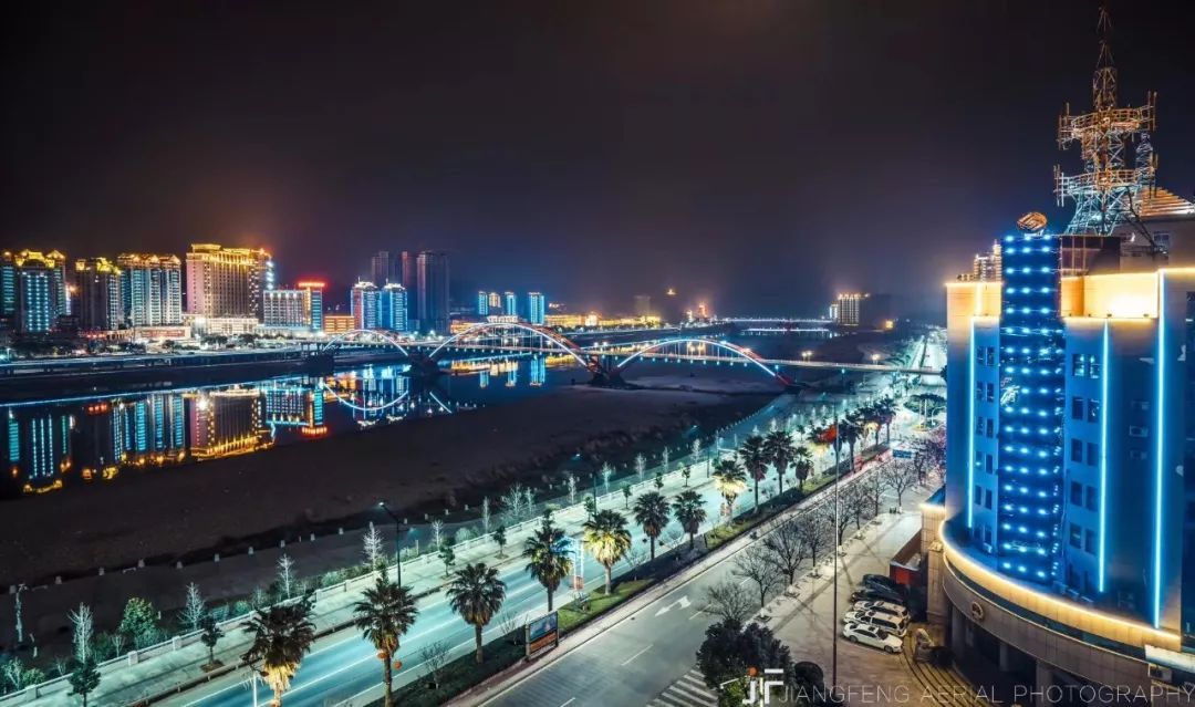 十万侨商回乡记：怀揣梦想渡重洋 领着世界回中国