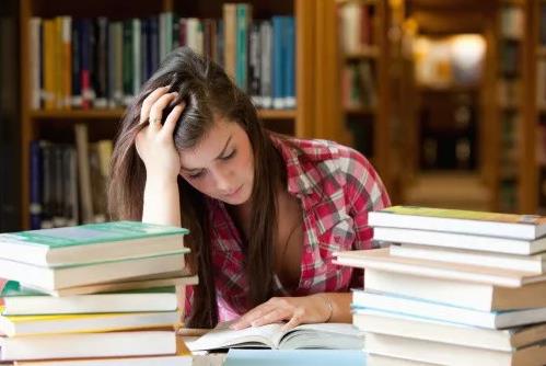 成绩严重注水 加拿大大学设立红黑榜